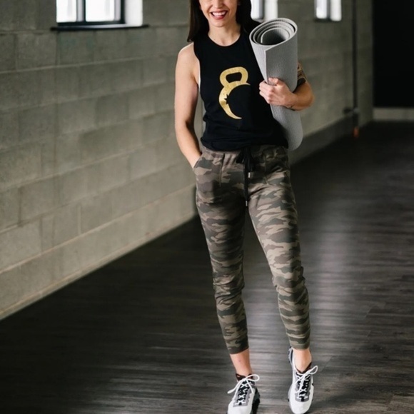 Zyia Green Camo Unwind‎ Joggers - Picture 4 of 11